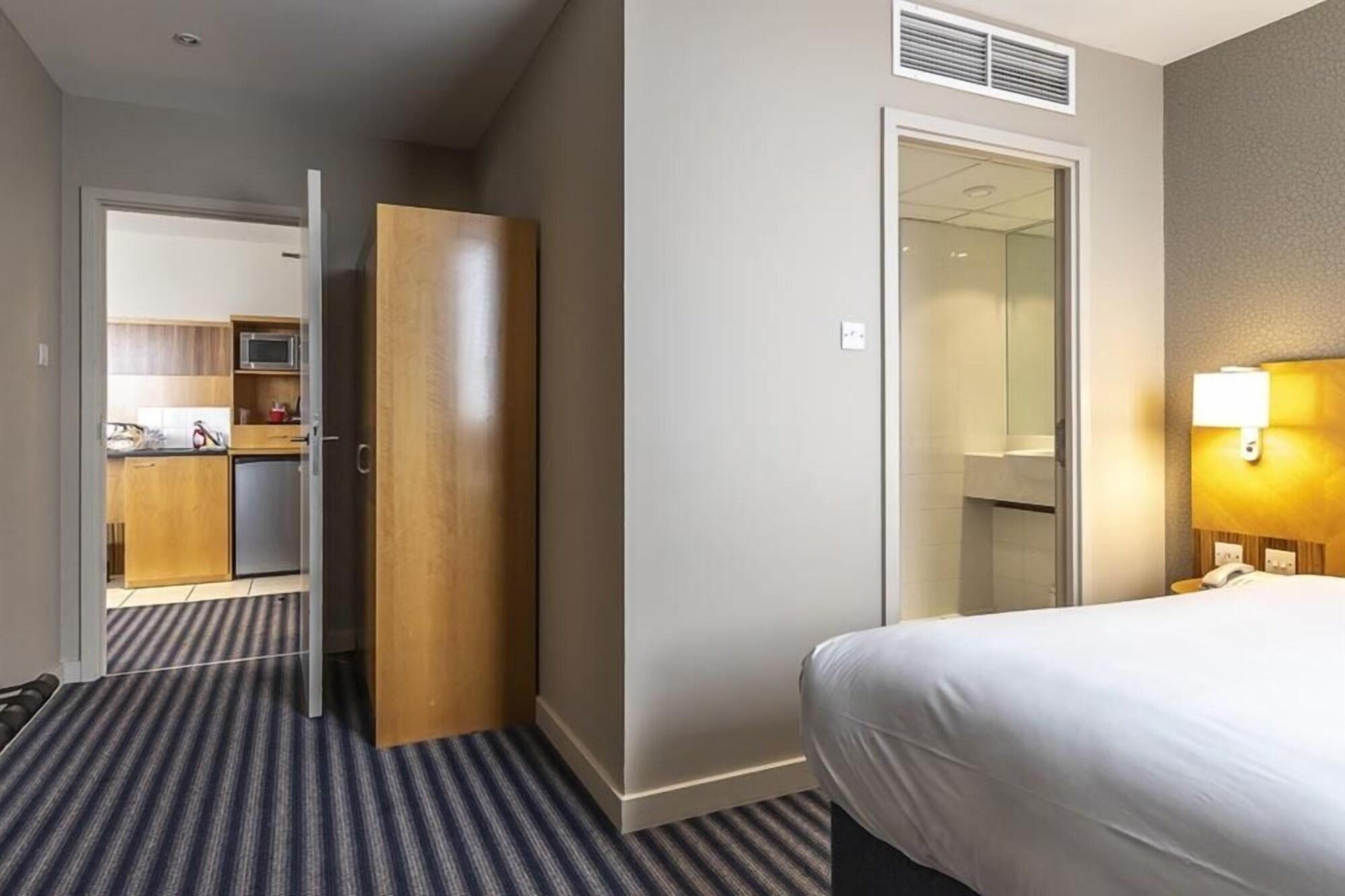 Ramada Hotel&suites