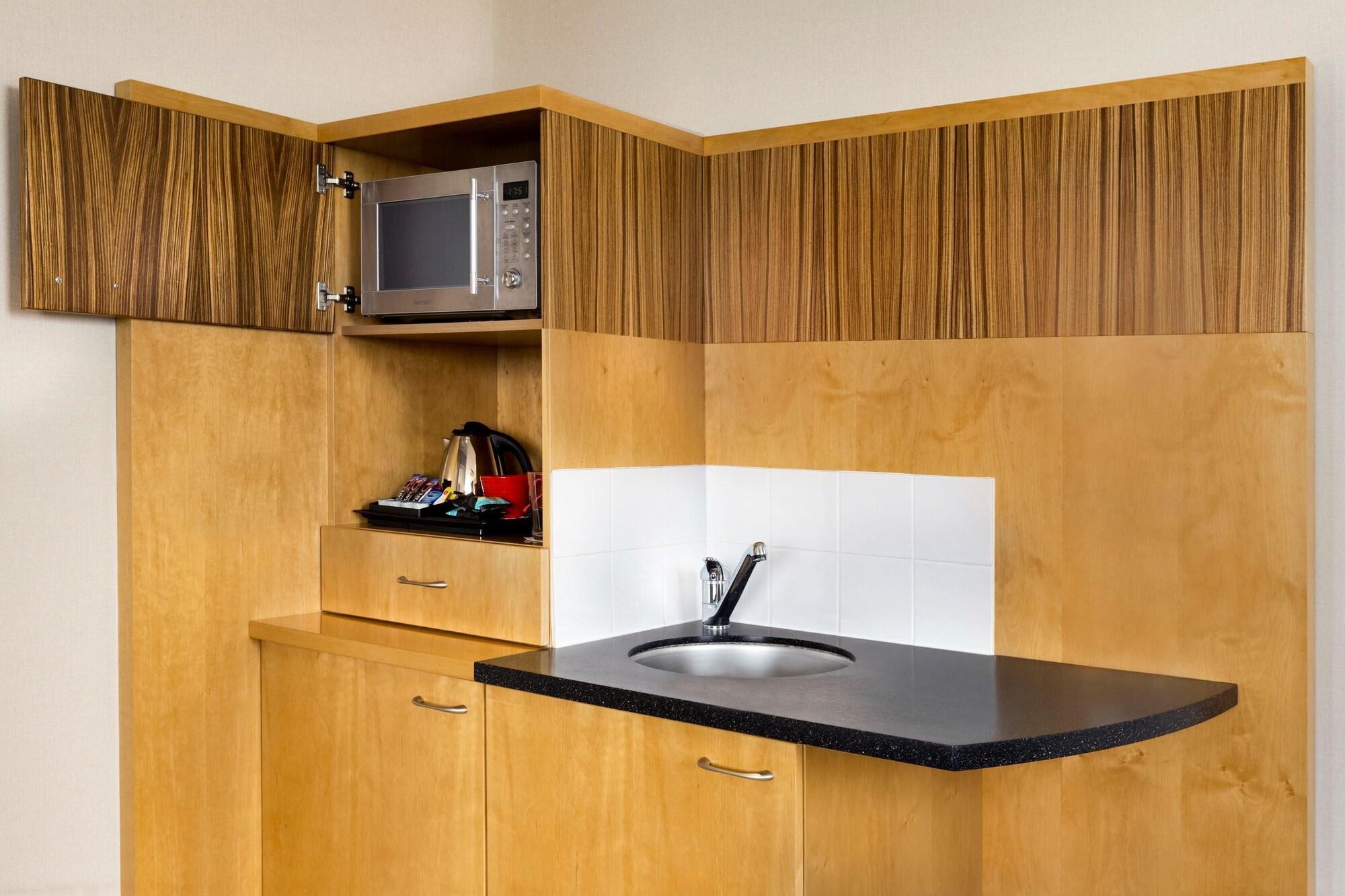 Ramada Hotel&suites Hotel 4*